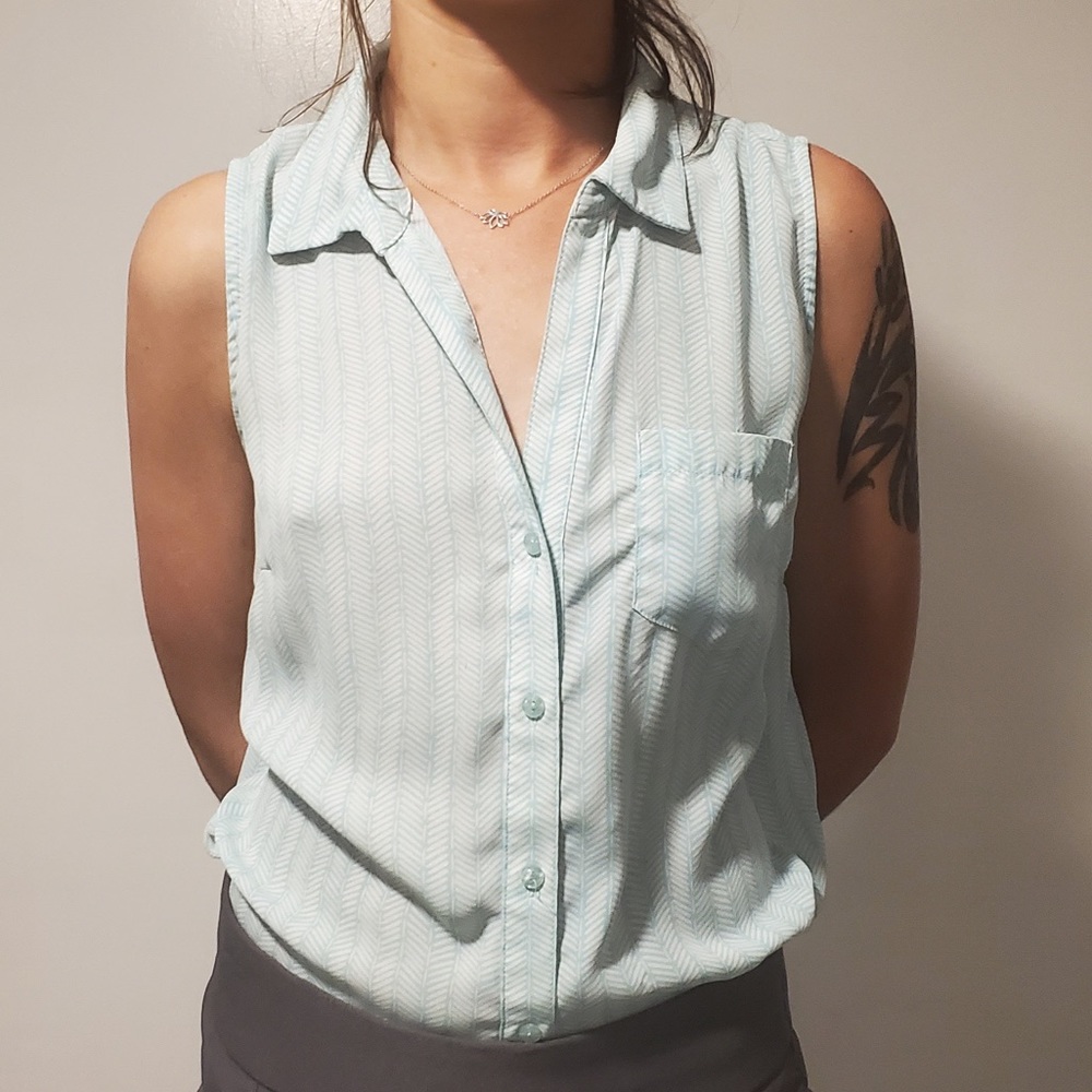Patterned sleeveless button up